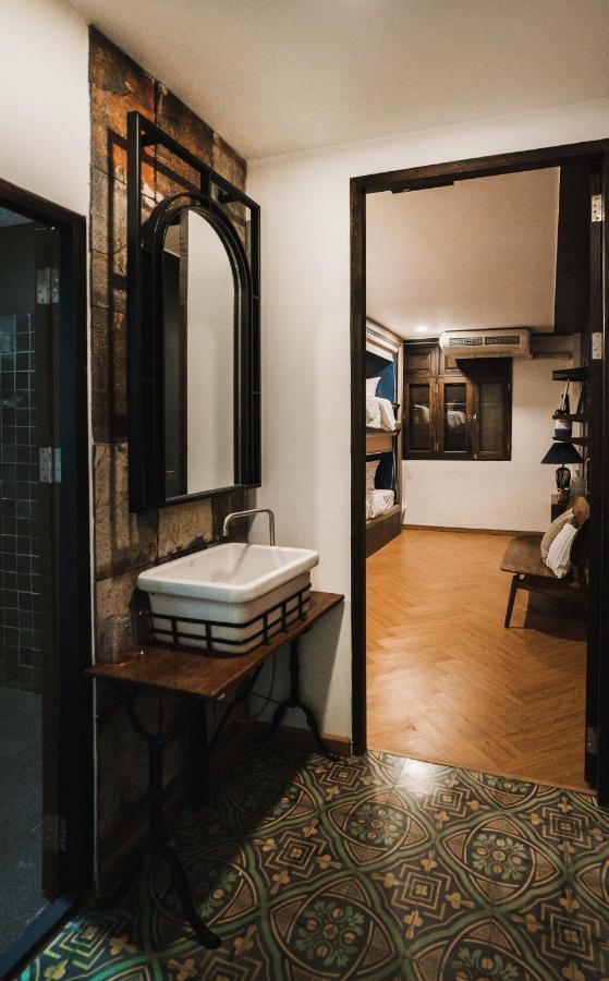 Mojo Old Town Phranakorn Hotel Bangkok Luaran gambar